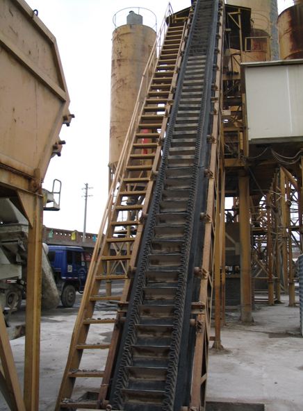 大傾角擋邊帶式輸送機