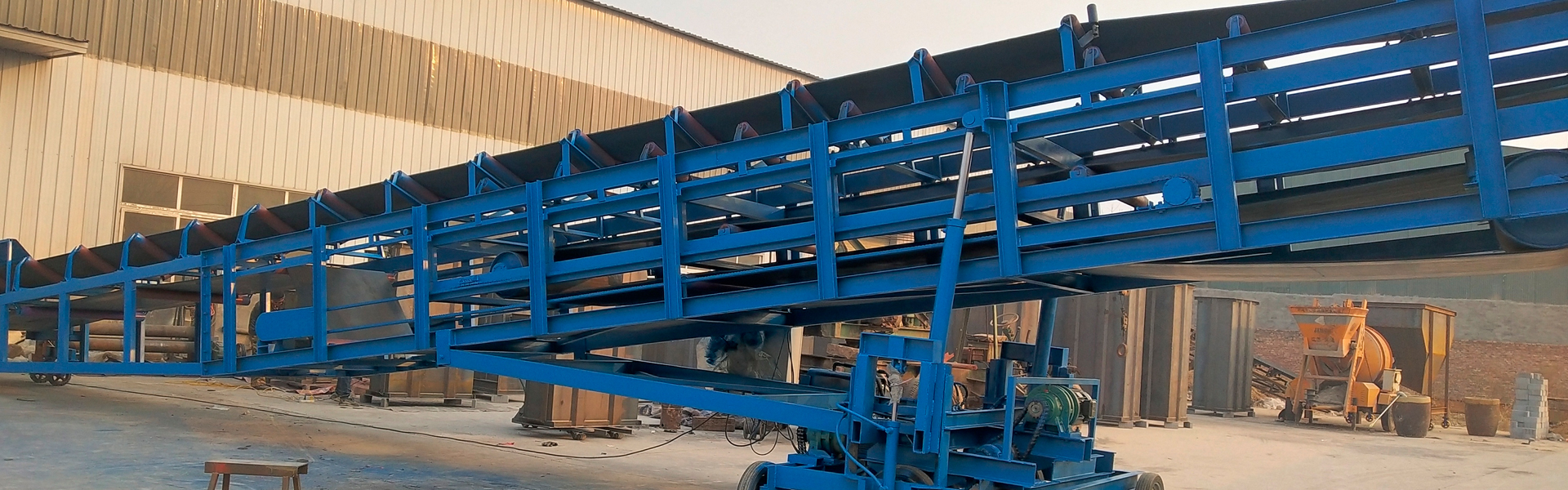 斗式提升機(jī)-皮帶輸送機(jī)-滾筒篩-振動(dòng)篩-鏈斗機(jī)制造廠(chǎng)家-東震輸送機(jī)械制造有限公司